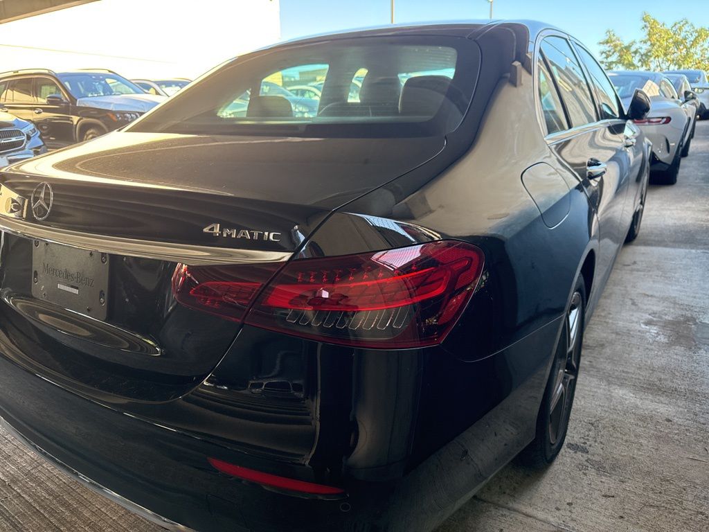 Thumbnail: 2022 Mercedes-Benz E-Class - 4