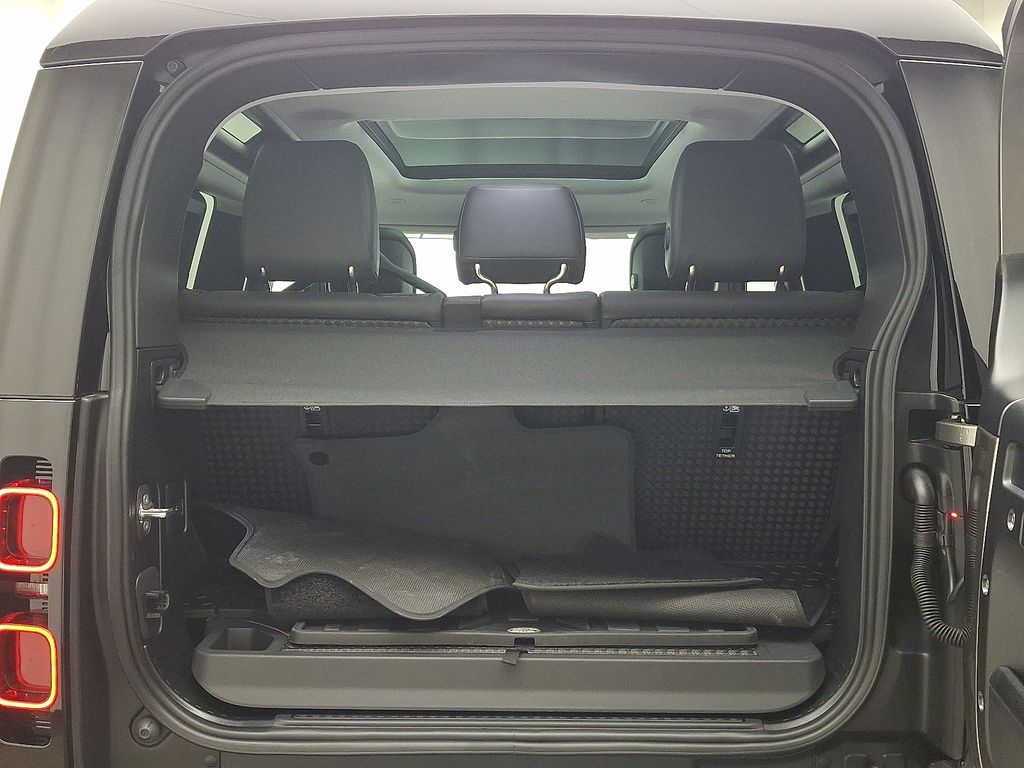 Thumbnail: 2025 Land Rover Defender - 29