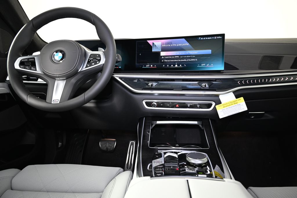 Thumbnail: 2026 BMW X7 - 16