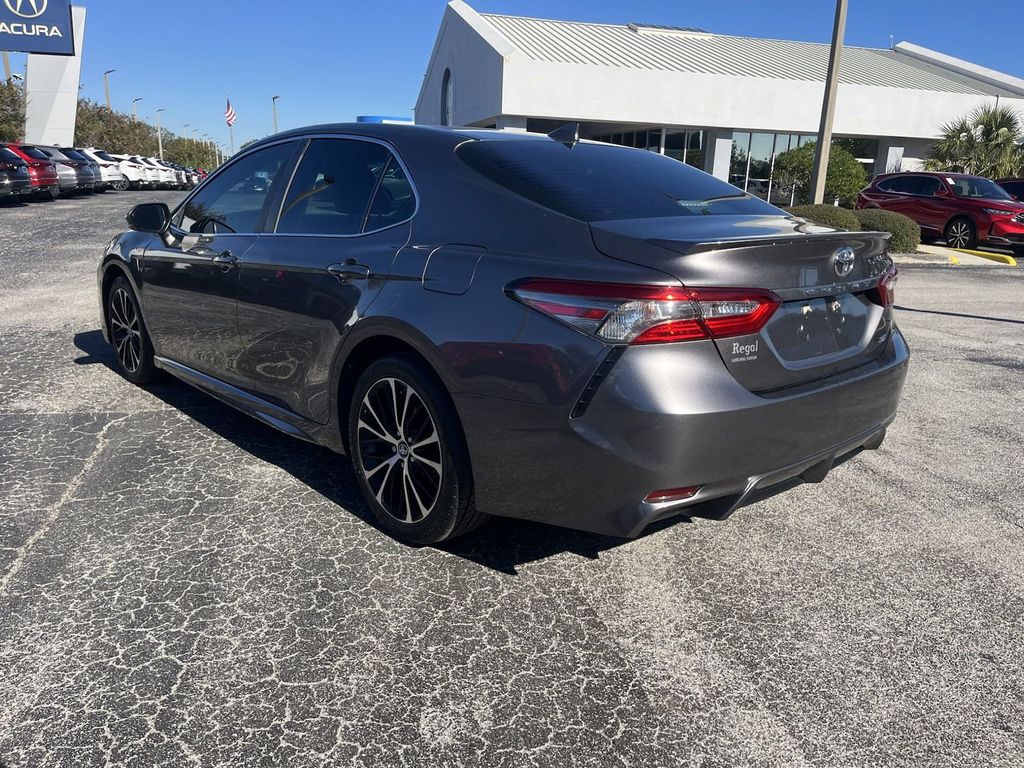 2019 Toyota Camry SE 6