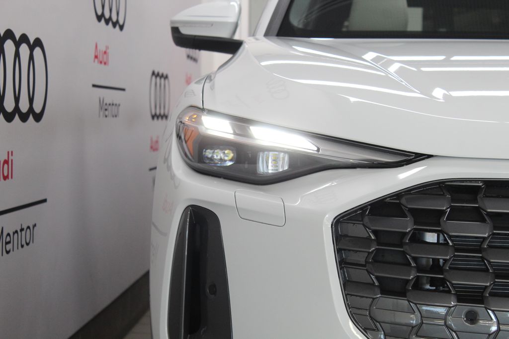 Thumbnail: 2025 Audi Q5 - 10