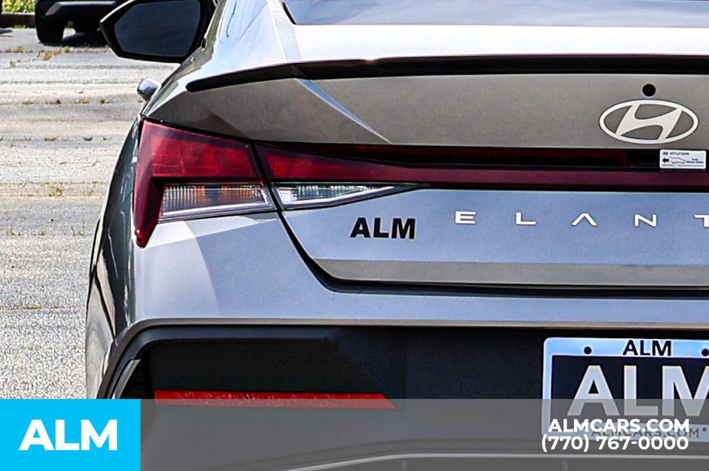Used 2025 Silver Hyundai SEL Sport image 13