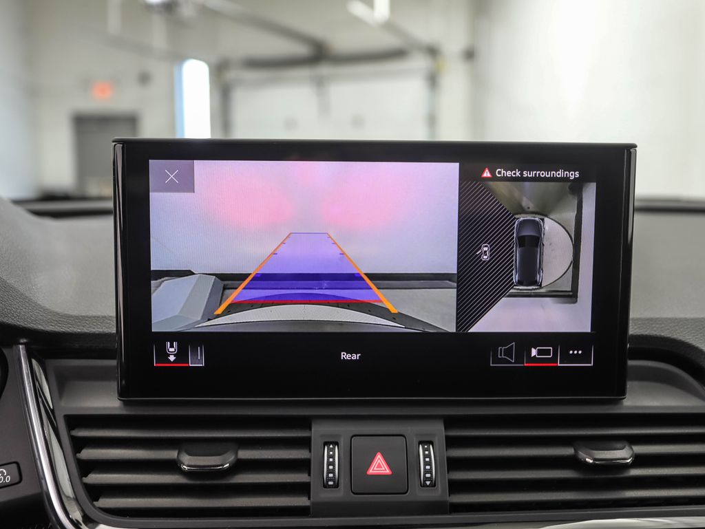 Thumbnail: 2022 Audi SQ5 - 17