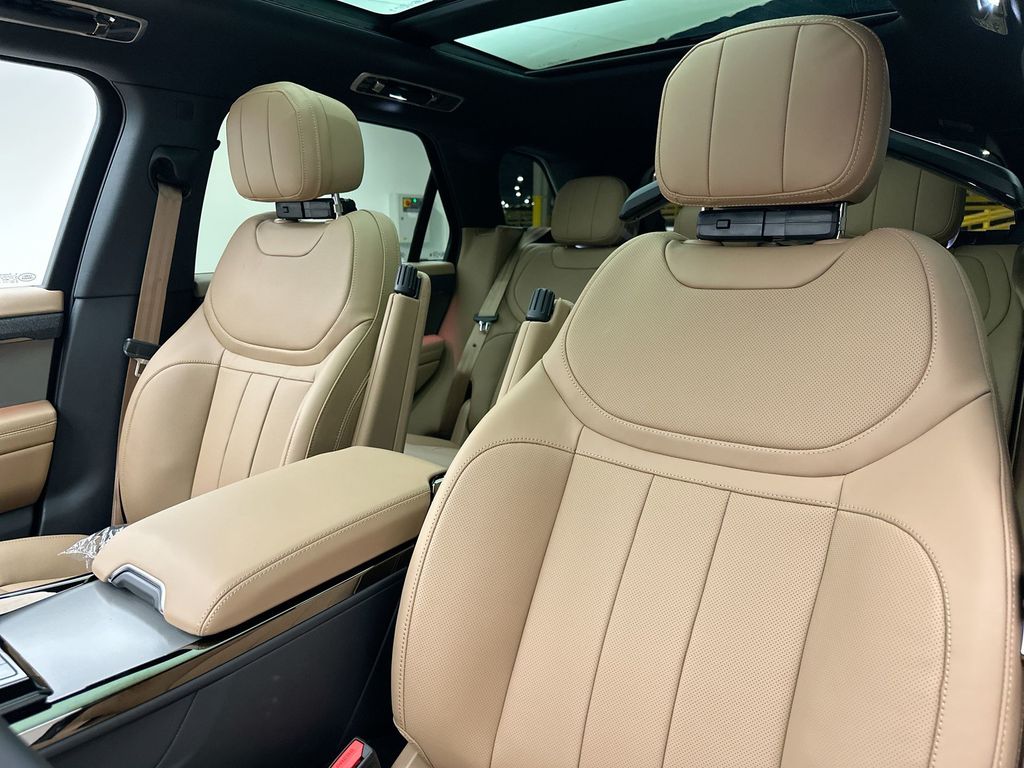 Thumbnail: 2026 Land Rover Range Rover Sport - 10