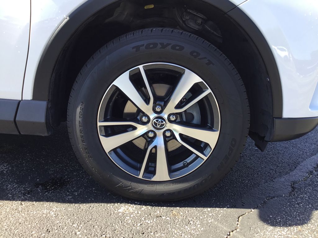 Thumbnail: 2018 Toyota RAV4 - 12