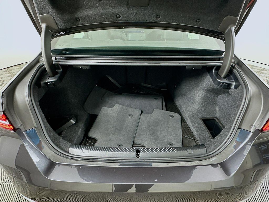 Thumbnail: 2025 BMW 5 Series - 27