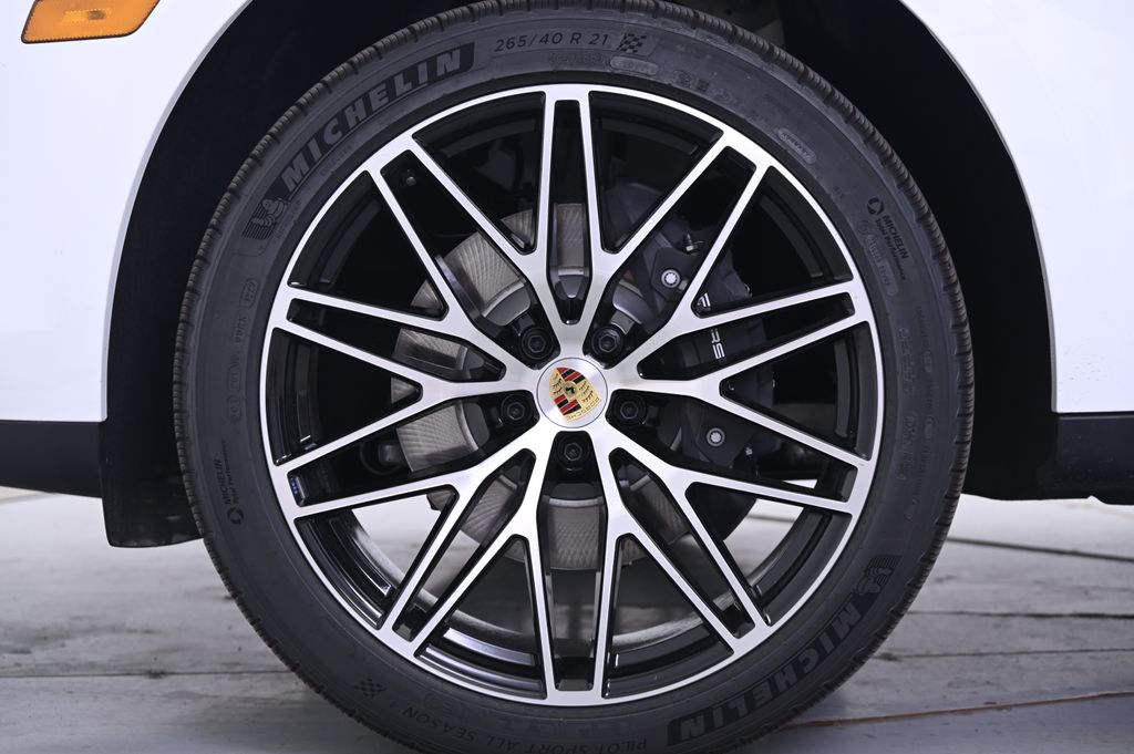 Thumbnail: 2025 Porsche Macan - 11