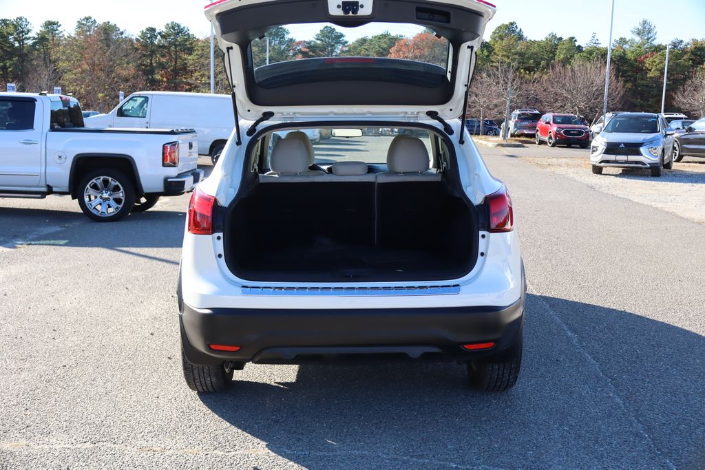 2017 Nissan Rogue Sport SV 8