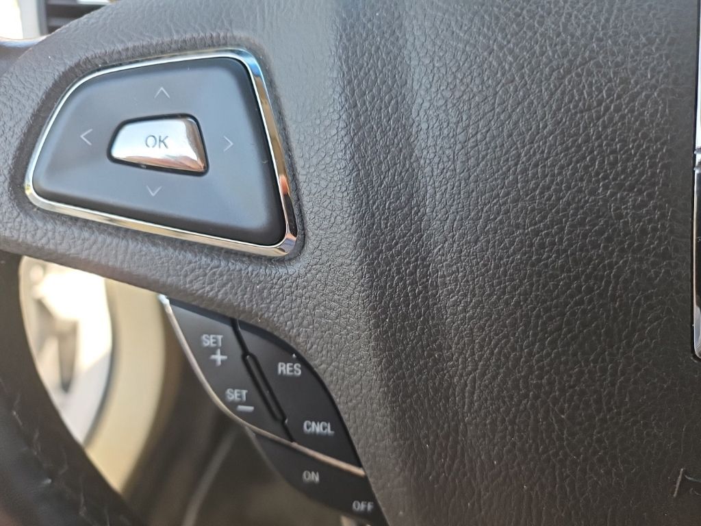 Used 2015 White Lincoln Base image 23