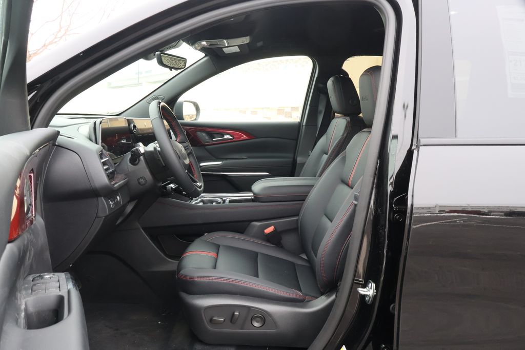 Thumbnail: 2026 Chevrolet Traverse - 14