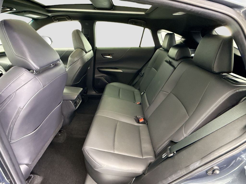 Thumbnail: 2023 Toyota Venza - 18