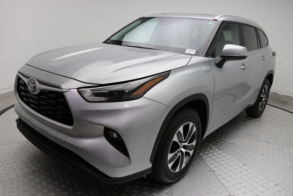 2024 Toyota Highlander XLE 2