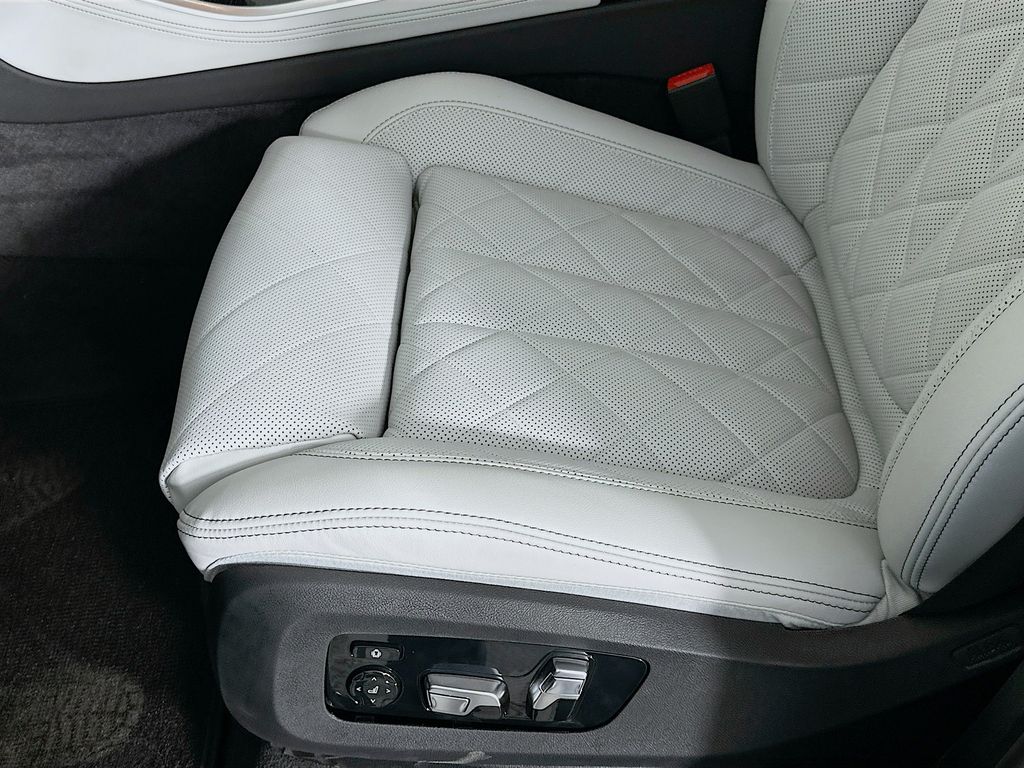 Thumbnail: 2026 BMW X5 - 21