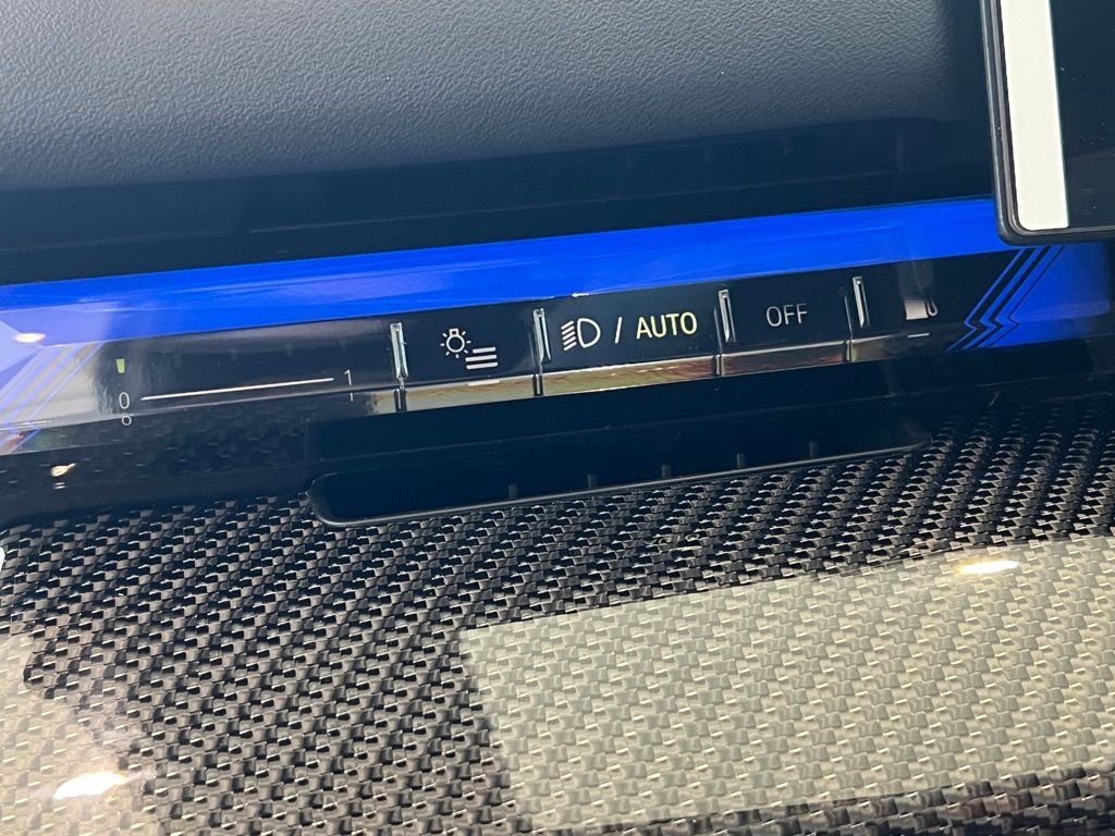 Thumbnail: 2026 BMW M5 - 20