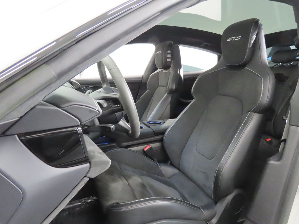 Thumbnail: 2022 Porsche Taycan - 5