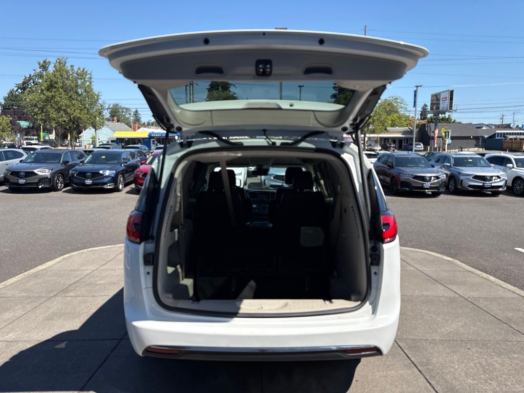 2022 Chrysler Pacifica Touring L