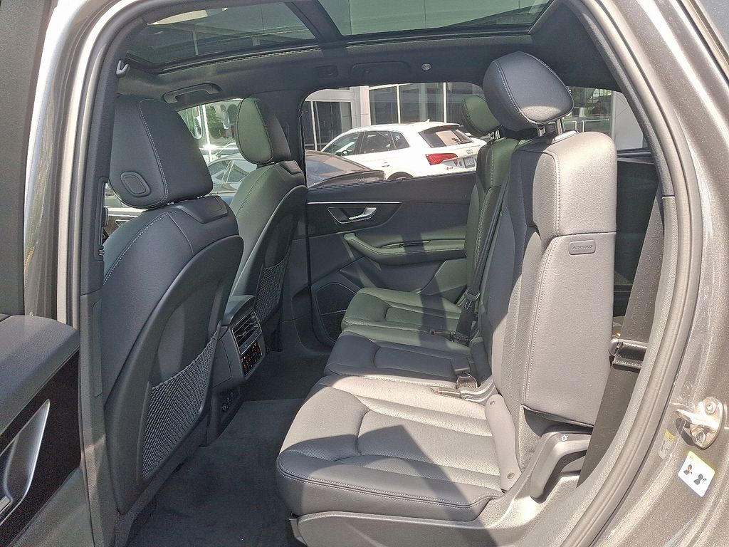 2025 Audi Q7  7