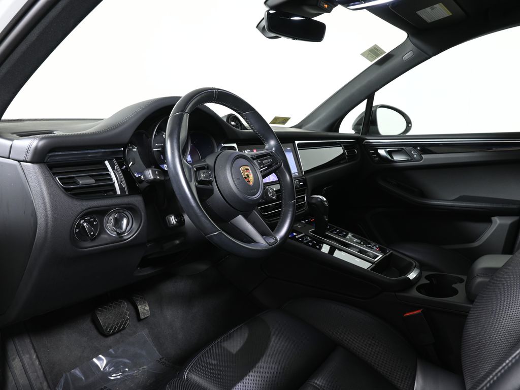 Thumbnail: 2023 Porsche Macan - 4