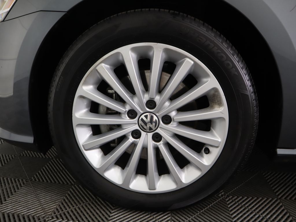2017 Volkswagen Passat SE 29