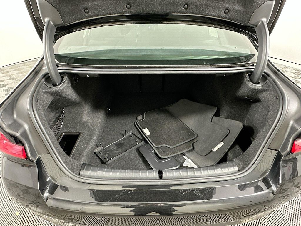 2022 BMW 5 Series M550i xDrive 27