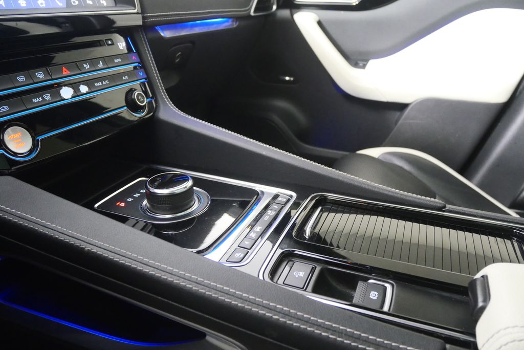 Thumbnail: 2019 Jaguar F-Pace - 24