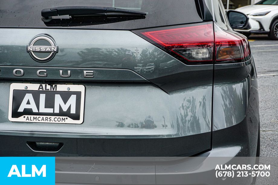 Used 2025 Gray Nissan SV image 12