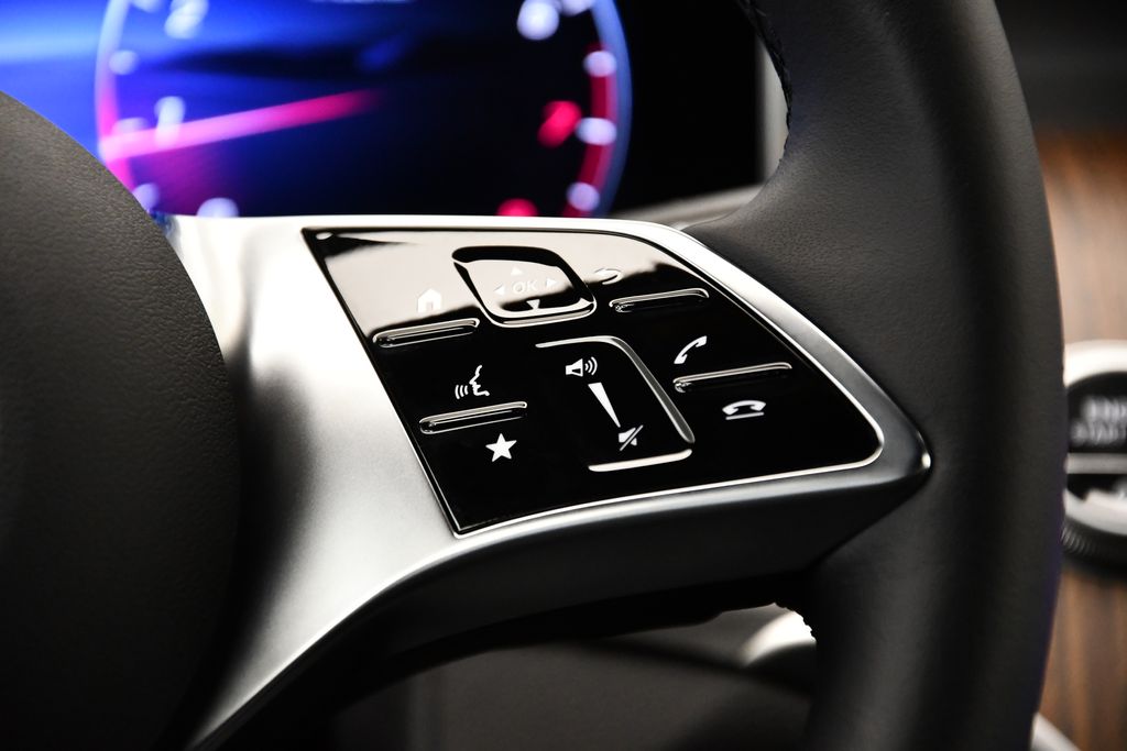 Thumbnail: 2025 Mercedes-Benz GLC - 23