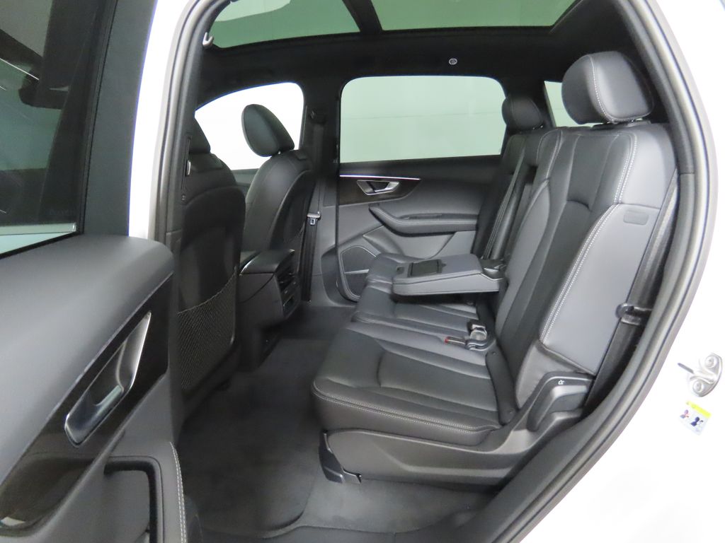 Thumbnail: 2025 Audi Q7 - 24