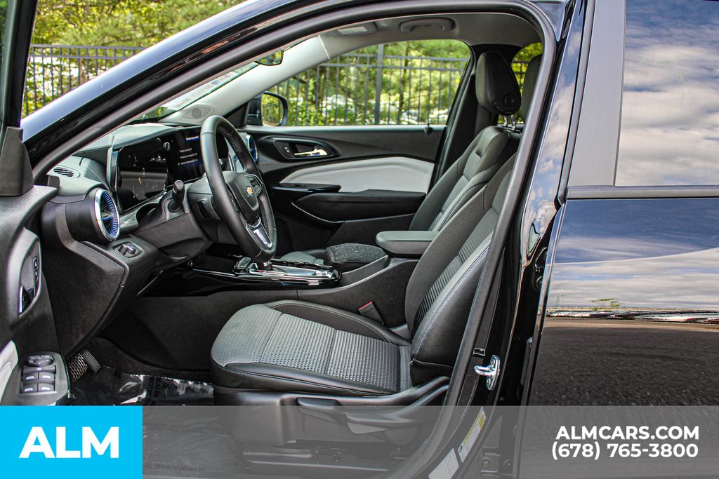 Used 2025 Black Chevrolet LT image 17
