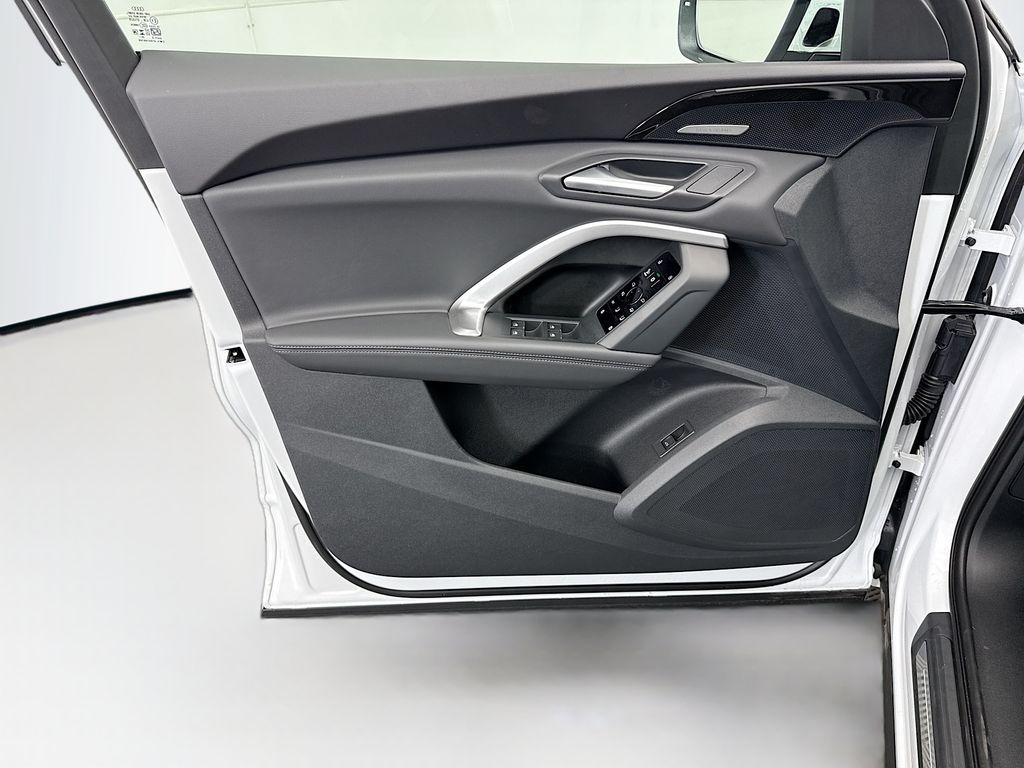 Thumbnail: 2025 Audi Q5 - 23