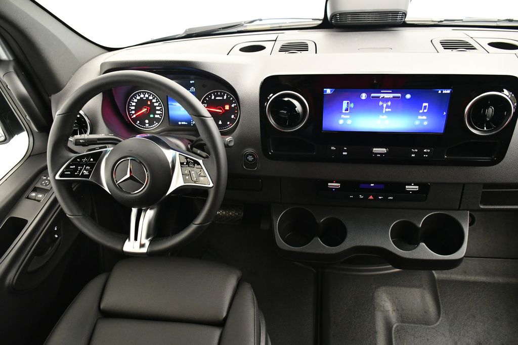 Thumbnail: 2025 Mercedes-Benz Sprinter - 13