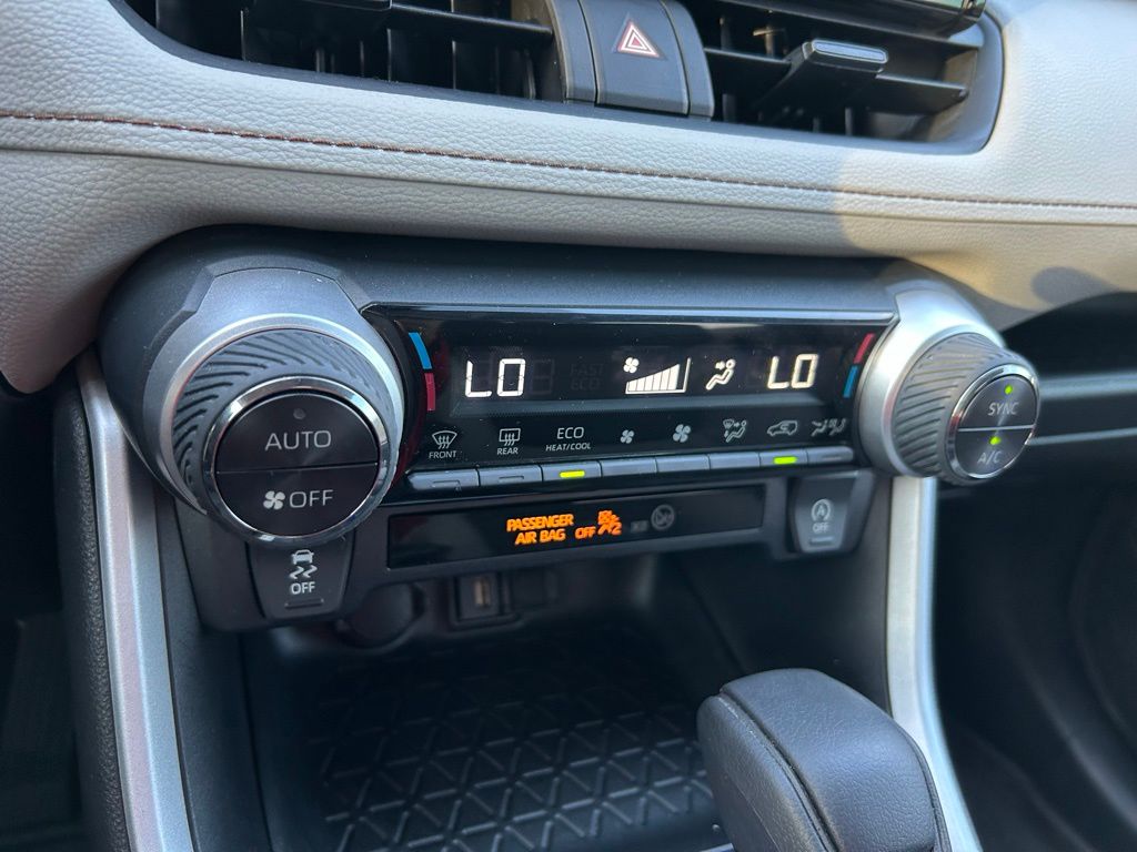 Thumbnail: 2021 Toyota RAV4 - 26