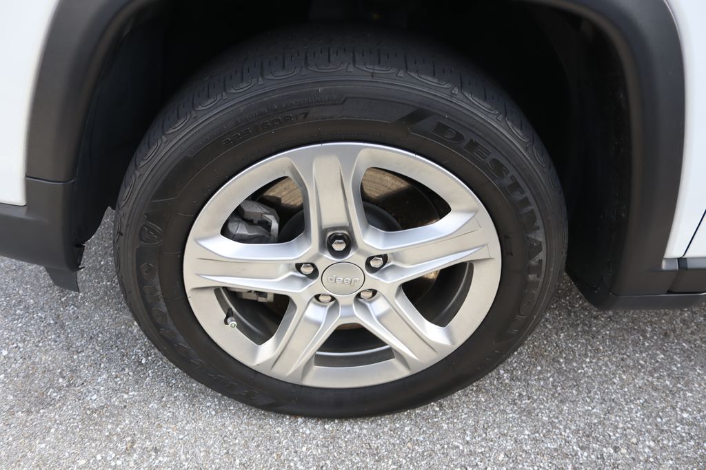 Thumbnail: 2023 Jeep Compass - 4