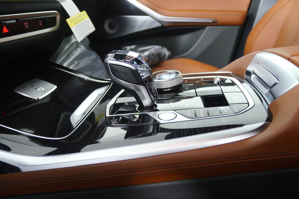 Thumbnail: 2026 BMW X7 - 25