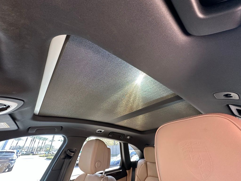 Thumbnail: 2024 Porsche Macan - 25