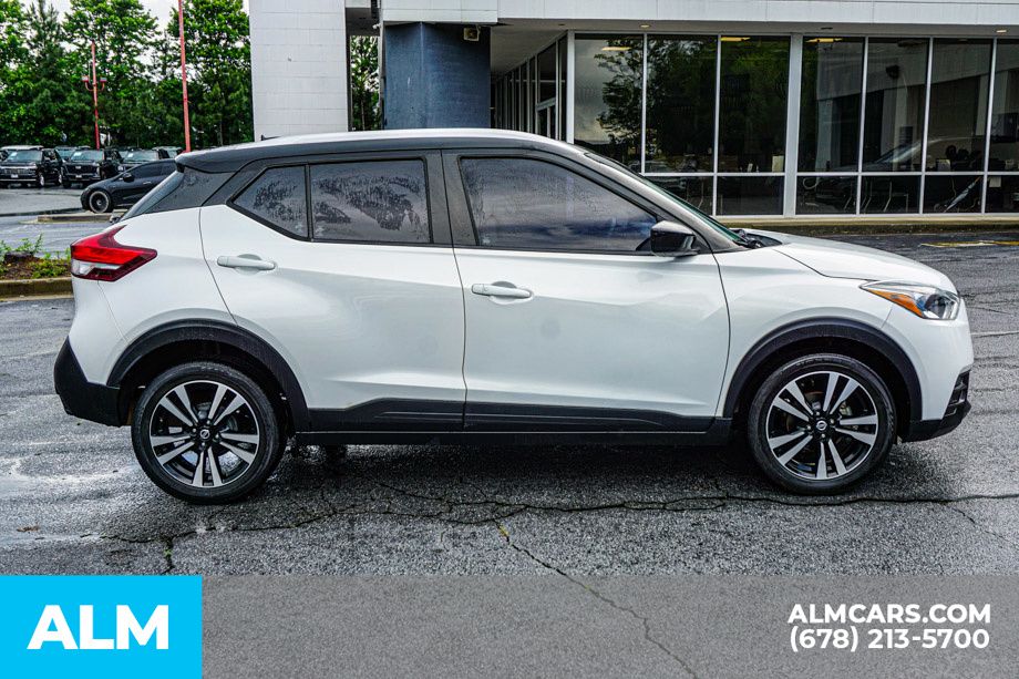 Used 2018 White Nissan SV image 9
