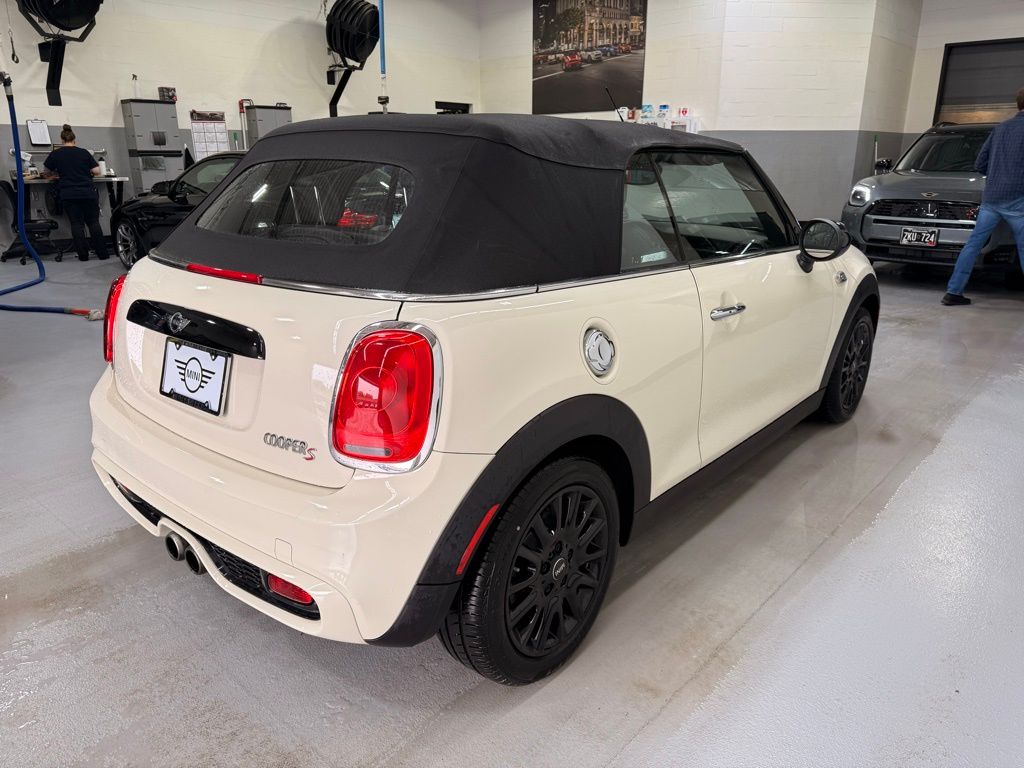2016 MINI Cooper Base 6