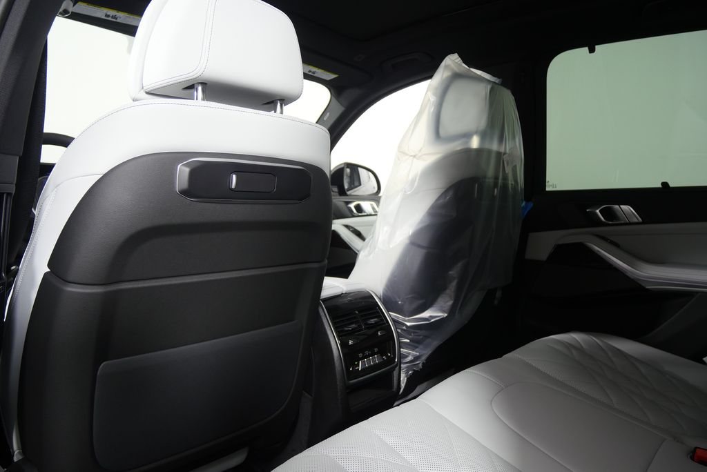 Thumbnail: 2026 BMW X5 - 17