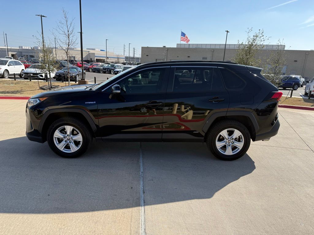 Thumbnail: 2021 Toyota RAV4 - 8