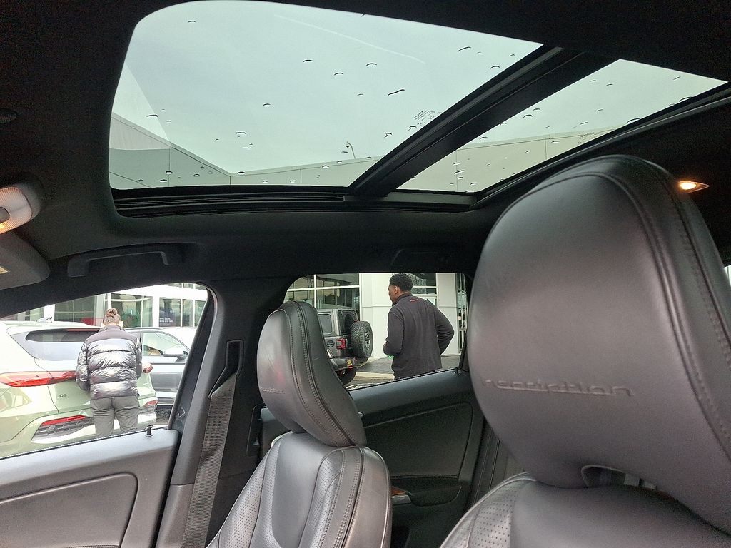 Thumbnail: 2015 Volvo XC60 - 14