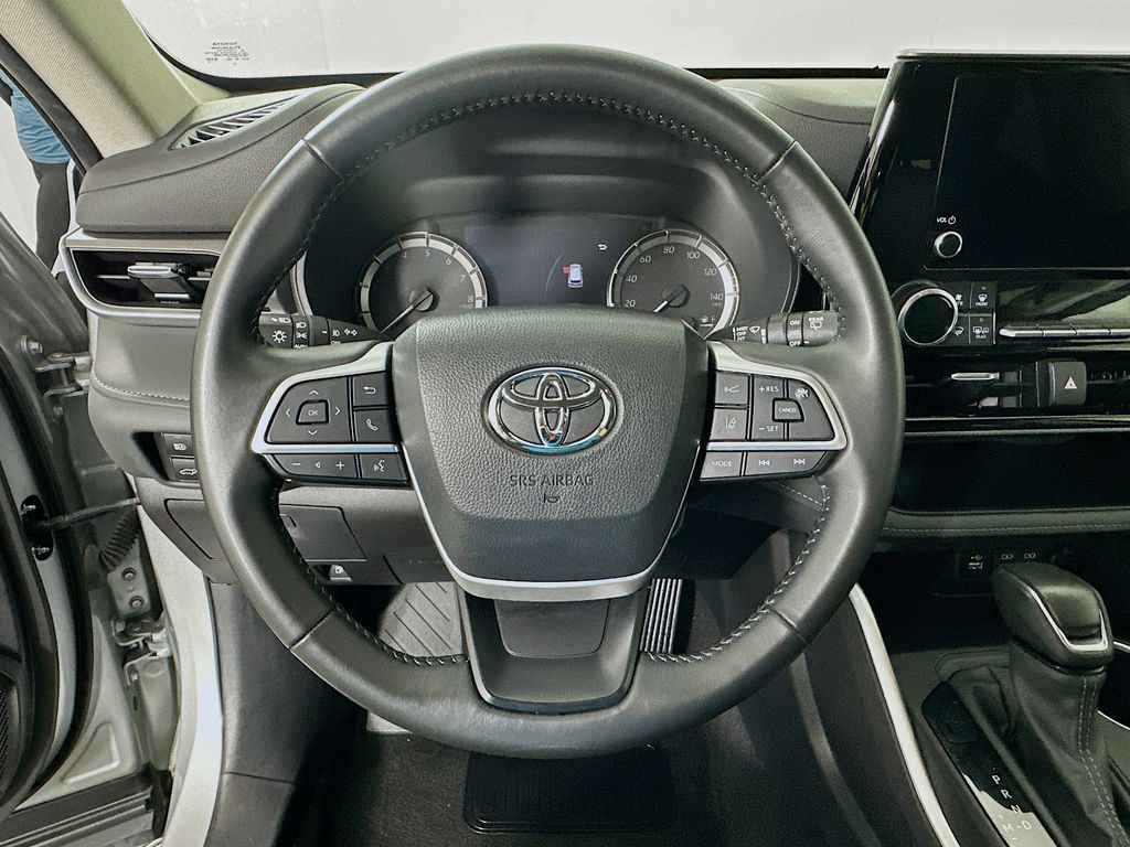 Thumbnail: 2024 Toyota Highlander - 11