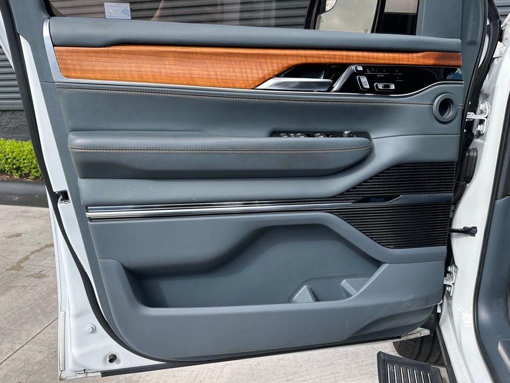 Thumbnail: 2022 Jeep Grand Wagoneer - 19