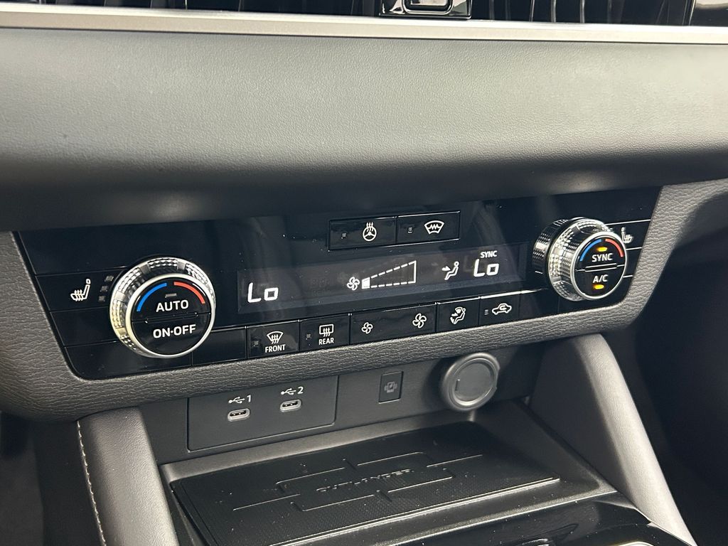 New 2026 White / Black Mitsubishi Trail Edition image 19