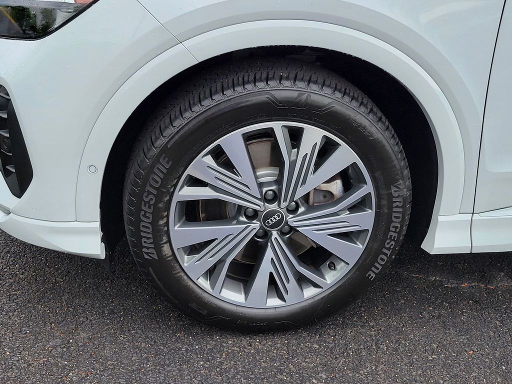 Thumbnail: 2023 Audi Q4 e-tron - 3