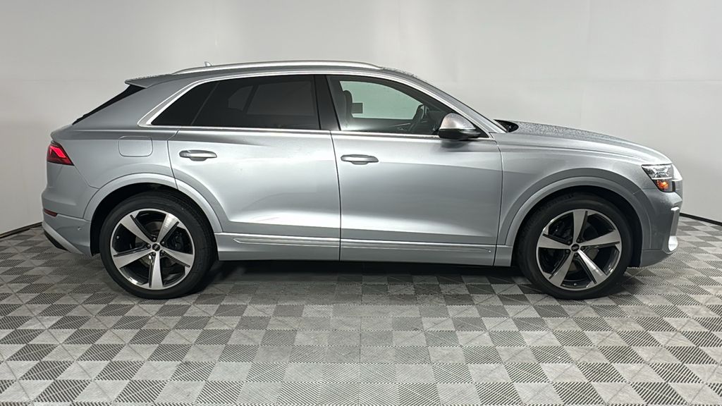 Thumbnail: 2024 Audi SQ8 - 6
