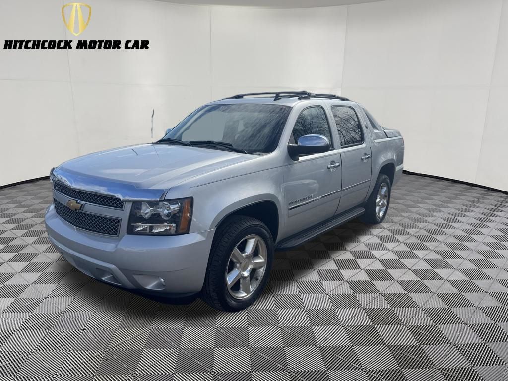 Silver Ice Metallic 2013 Chevrolet Avalanche Pickup Truck Four-Wheel Drive 6-Speed Automatic