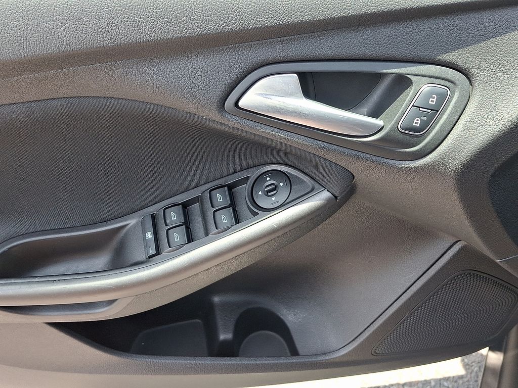 Thumbnail: 2017 Ford Focus - 12
