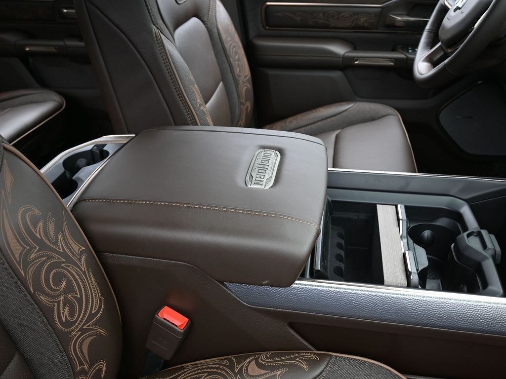 Used 2025 Diamond Black Crystal Pearlcoat Ram Limited image 33