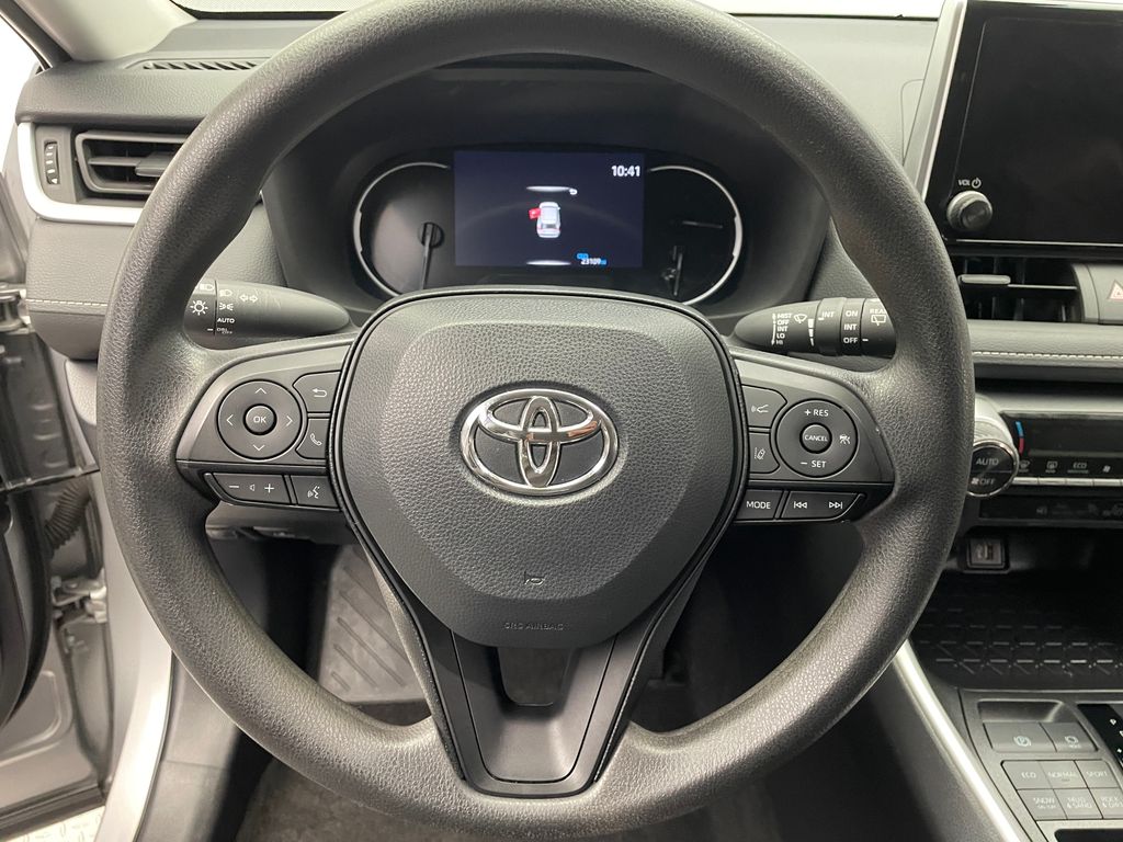 2024 Toyota RAV4 XLE 21