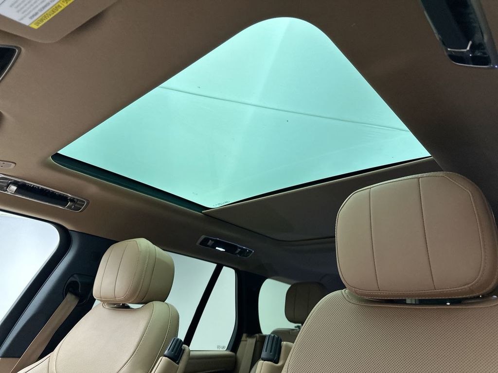 2023 Land Rover Range Rover SE 13